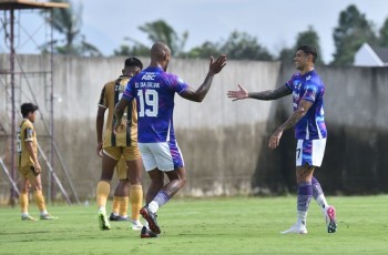 Persib Menang Lawan Dewa United, Bojan Sentil Kinerja Lini Tengah