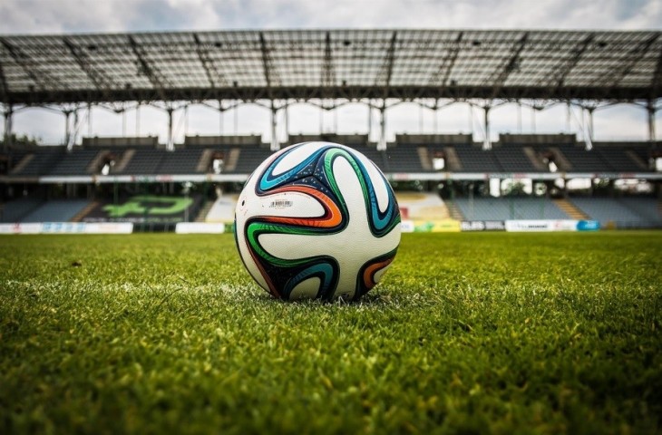 Ilustrasi bola - Pihak UEFA akan menggunakan teknologi khusus berbentuk microchip dalam bola yang akan digunakan di Euro 2024 guna mendeteksi handball agar menghindari kontroversi. (Pixabay).