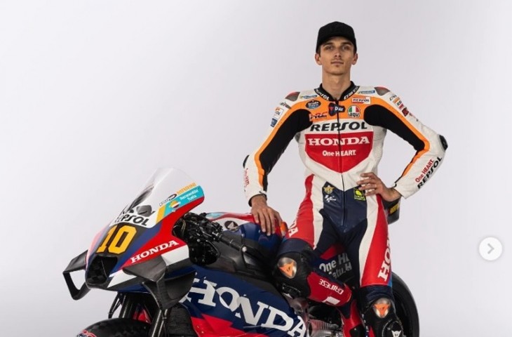 Pebalap baru tim Repsol Honda, Luca Marini mengatakan bahwa Valentino Rossi ikut senang dengan dirinya bergabung bersama Honda untuk MotoGP 2024. (Instagram/@hrc_motogp).