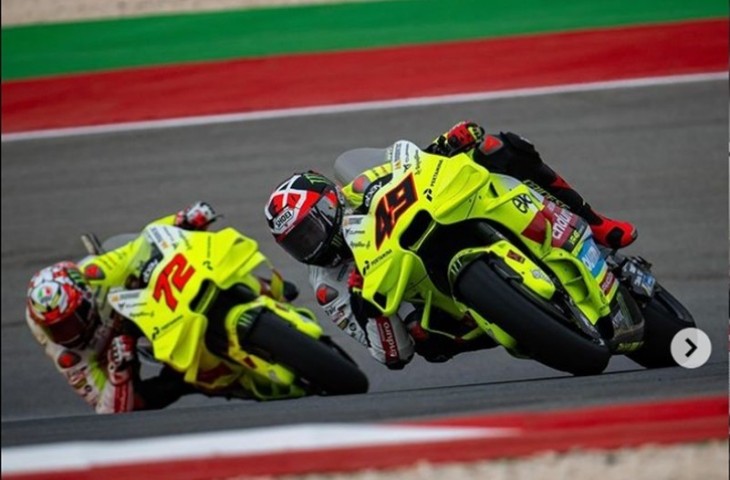 Marco Bezzecchi sukses membangkitkan kepercayaan dirinya usai meraih catatan terbaik di sesi practice, sedangkan berbeda nasib dengan Fabio Di Giannantonio yang harus turutn di trek untuk Q1. (Instagram/@vr46racingteam).