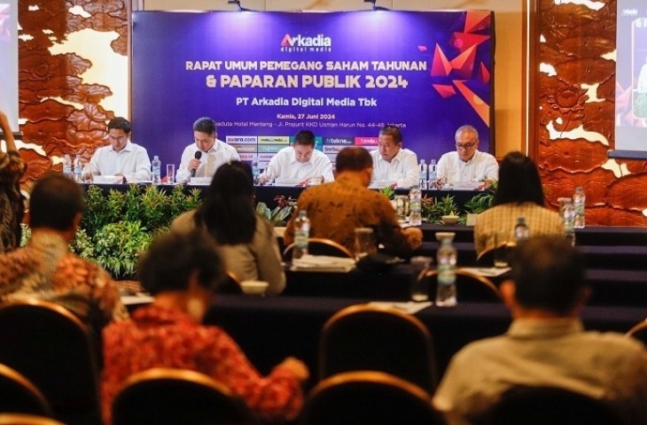 Suasana pelaksanaan Rapat Umum Pemegang Saham Tahunan (RUPST) PT Arkadia Digital Media Tbk yang diikuti dengan Paparan Publik 2024, di Hotel Aryaduta Menteng, Jakarta, pada Kamis, 27 Juni 2024. [Sumber: Suara.com/Alfian Winanto]