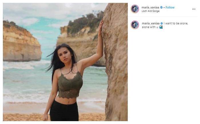 Potret seksi Maria Vania. (Instagram/@maria_vaniaa)