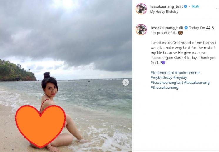 Usia 40 Tahun Lebih, 4 Artis Pamer Body Goals saat Pakai Bikini - 1