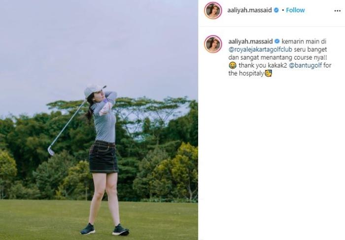 Outfit seksi Aaliyah Massaid saat main golf. (Instagram/@aaliyah.massaid)