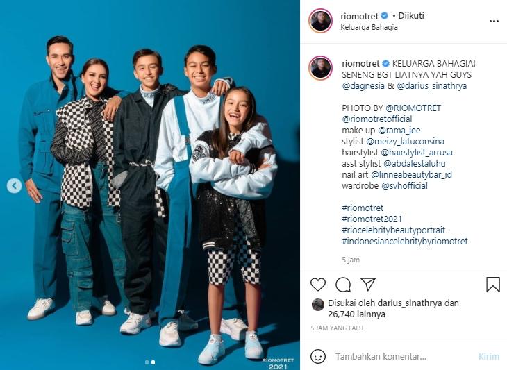 Keluarga Darius Sinathrya dan Donna Agnesia (Instagram.com)