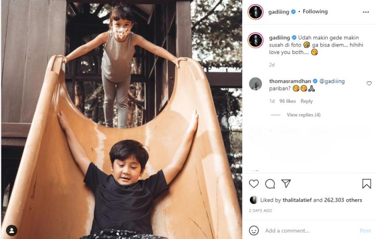 Momen Gempi dan Rafathar Main Sepatu Roda (instagram/gadiiing)