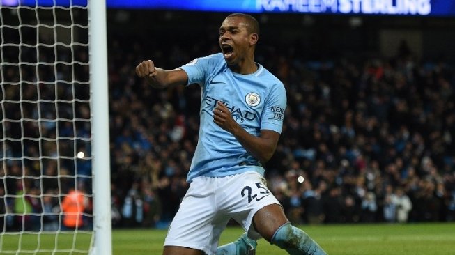 Pemain asal Brasil Fernandinho rayakan golnya untuk Manchester City di laga Liga Premier Inggris [AFP]