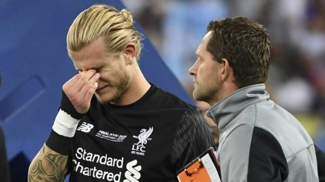 Reaksi kiper Liverpool Loris Karius setelah melakukan blunder saat menghadapi Real Madrid di final Liga Champions. Paul ELLIS / AFP