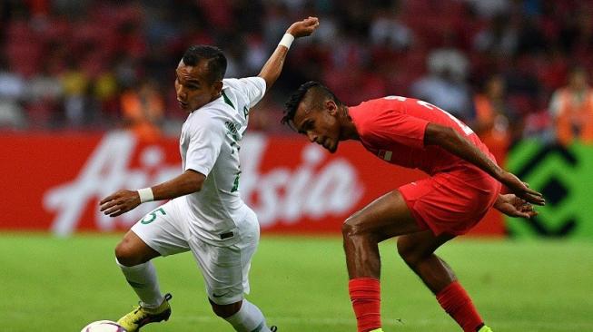 Winger Timnas Indonesia, Riko Simanjuntak (kiri). [ANTARA FOTO/Sigid Kurniawan]