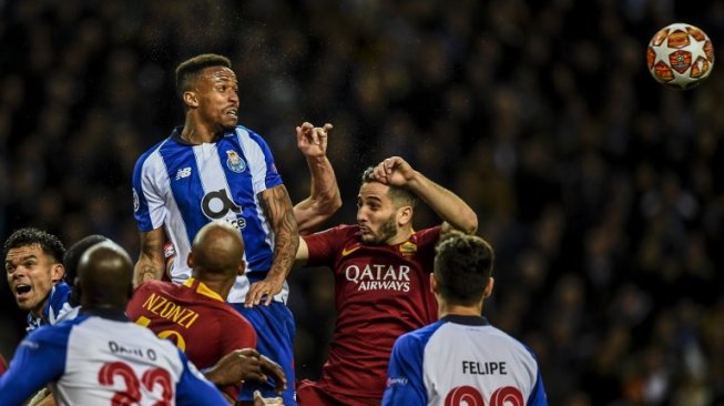 Pertandingan leg kedua babak 16 besar Liga Champions antara Porto vs AS Roma harus diperpanjang lewat babak extra time. (Foto: AFP)