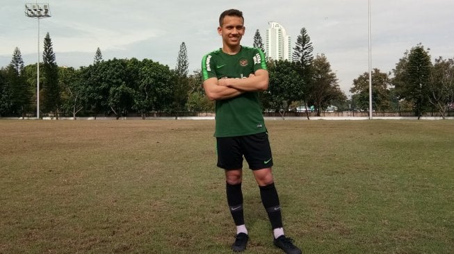 Egy Maulana Vikri usai mengikuti latihan latihan timnas Indonesia U-23 di Lapangan ABC, Senayan, Jakarta, Kamis (13/3/2019).(Suara.com/Adie Prasetyo)