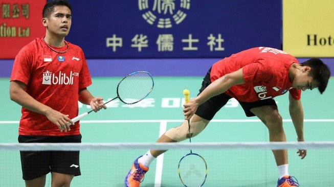 Pasangan ganda putra Sabar Karyaman Gutama/Frengky Wijaya Putra gagal menyumbang poin untuk Indonesia usai kalah dari Takuro Hoki/Yugo Kobayashi (Jepang) di semifinal Tong Yun Kai Cup 2019, Sabtu (23/3). [Humas PBSI]