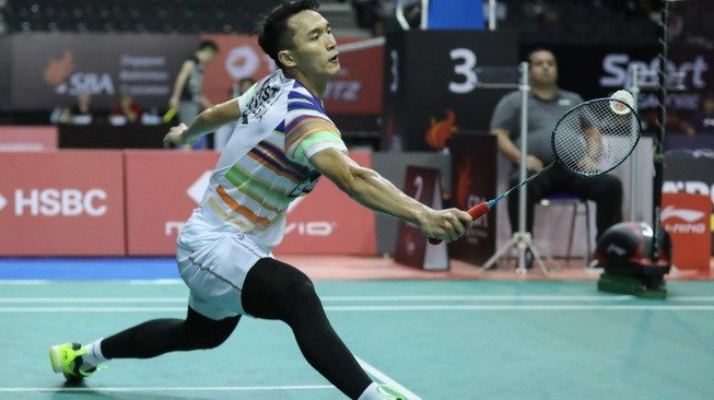 Pebulutangkis tunggal putra Indonesia, Jonatan Christie, melaju ke babak kedua Singapore Open 2019 usai mengalahkan wakil Thailand, Khosit Phetpradab, Rabu (10/4). [Humas PBSI]