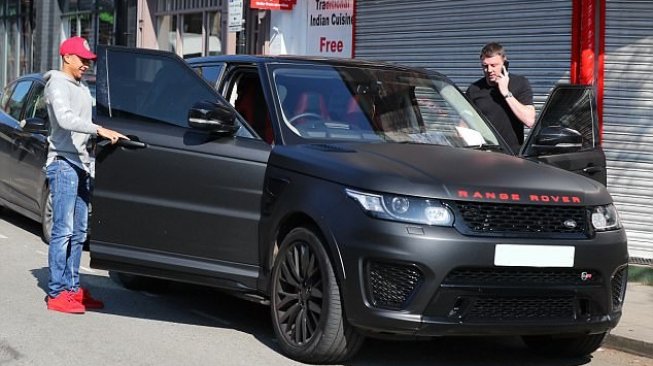 Range Rover Sport SVR (dailymail.co.uk)