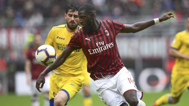 Gelandang Chelsea, Tiemoue Bakayoko, saat memperkuat AC Milan dengan status pinjaman pada musim lalu. [Miguel MEDINA / AFP]