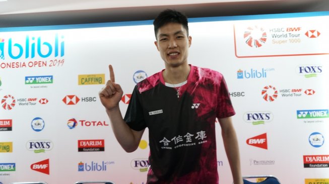 Pebulutangkis tunggal putra China Taipei, Chou Tien Chen di Istora Senayan, Jakarta, Minggu (21/7/2019). (Suara.com / Arief Apriadi)