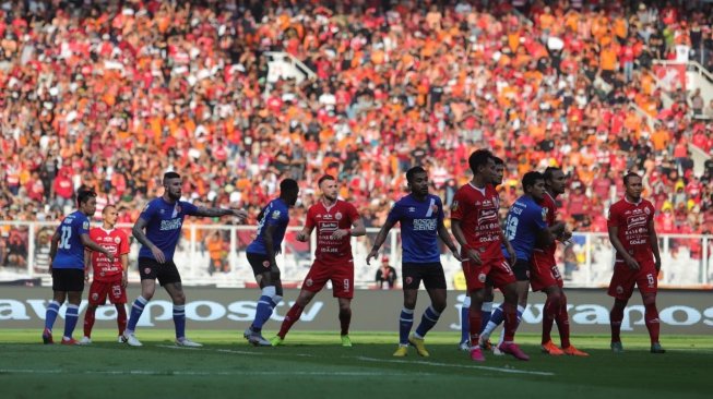 Pertandingan Persija Jakarta vs PSM Makassar saat final Leg pertama Piala Indonesia yang digelar di Stadion Utama Gelora Bung Karno (SUGBK).  [Suara.com/Muhaimin A Untung]