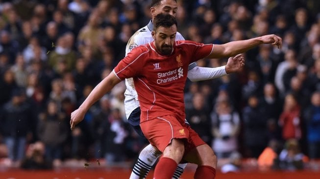 Mantan bek Liverpool, Jose Enrique pernah menderita kanker otak seperti Agung Hercules. [PAUL ELLIS / AFP]