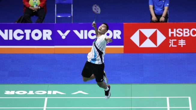 Pebulutangkis tunggal putra Indonesia, Tommy Sugiarto, hentikan perlawanan pemain Hong Kong keturunan Jawa, Vincent Wong Wing Ki, di babak pertama China Open 2019, Selasa (17/9). [Humas PBSI]