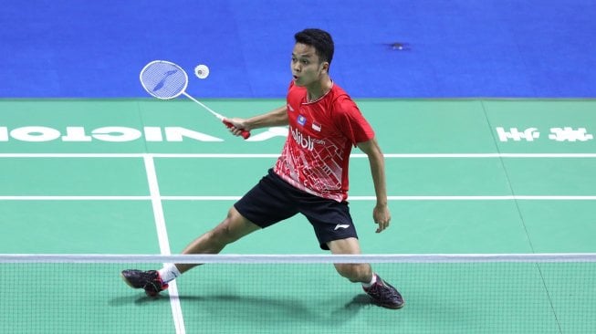 Pebulutangkis tunggal putra Indonesia, Anthony Sinisuka Ginting, melaju ke babak kedua China Open 2019 usai mengalahkan Kenta Nishimoto (Jepang), Rabu (18/9). [Humas PBSI]