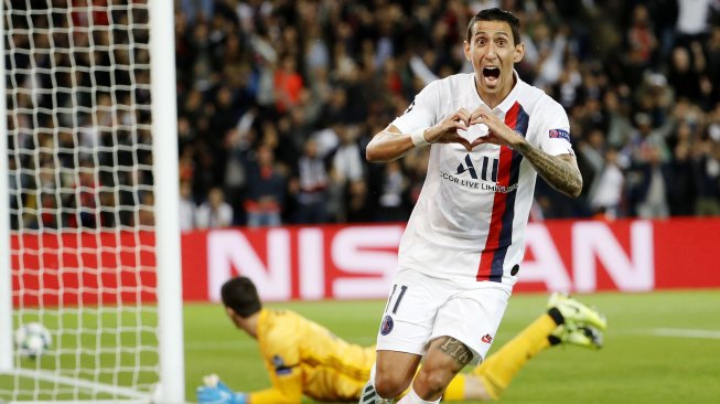 Gelandang Paris Saint-Germain, Angel Di Maria, merayakan golnya usai mencetak gol pertama timnya ke gawang Real Madrid selama pertandingan Liga Champions Grup A antara Paris Saint-Germain melawan Real Madrid, di Stadion Parc des Princes, Paris, Kamis (19/9) dini hari WIB. [Thomas SAMSON / AFP]