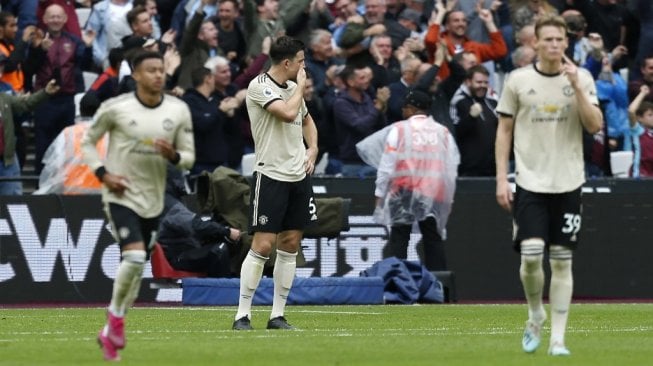 Ekspresi kekecewaan para pemain Manchester United dalam laga Liga Inggris 2019/2020 kontra West Ham United di London Stadium, Minggu (22/9/2019) malam WIB. [Ian KINGTON / AFP]