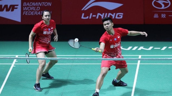 Pasangan ganda campuran Indonesia, Praveen Jordan/Melati Daeva Oktavianti, menghentikan perlawanan pasutri Inggris, Chris Adcock/Gabrielle Adcock, di babak kedua Fuzhou China Open 2019, Kamis (7/11). [Humas PBSI]