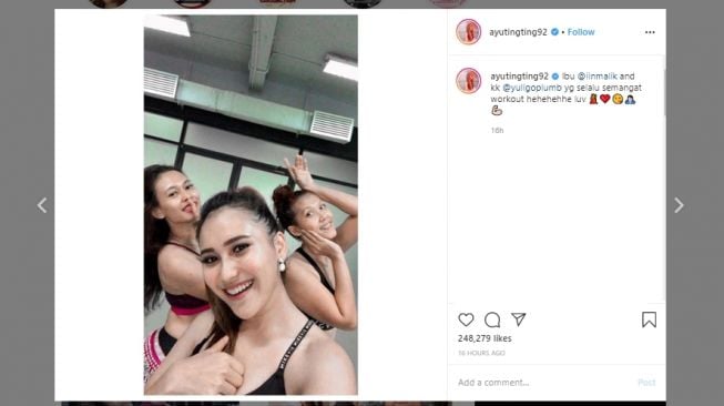 Ayu Ting Ting pakai sport bra saat olahraga. (Instagram/@ayutingting92)