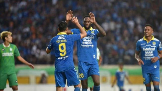 Geoffrey Castillion dalam pertandingan Persib Bandung vs Melaka United. (Dok. Persib).