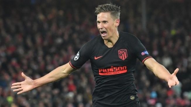 Gelandang Atletico Madrid Marcos Llorente merayakan golnya ke gawang Liverpool di Anfield pada leg kedua babak 16 besar Liga Champions. Paul ELLIS / AFP 