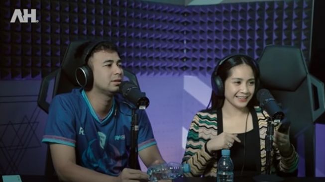 Curhatan Raffi Ahmad soal ekonomi keluarga. (YouTube/Atta Halilintar)