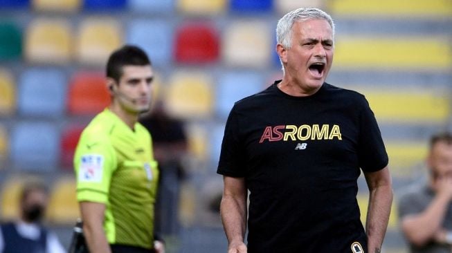 Pelatih AS Roma, Jose Mourinho. [Filippo MONTEFORTE / AFP]