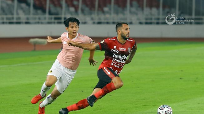 Jalannya pertandingan Bali United vs Persik Kediri di laga pembuka Liga 1 2021 yang digelar di SUGBK, Jumat (27/8/2021). [LIB]