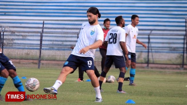 Jabar Sharza, saat berlatih bersama Persela Lamongan. [FOTO: MFA Rohmatillah/ TIMES Indonesia]