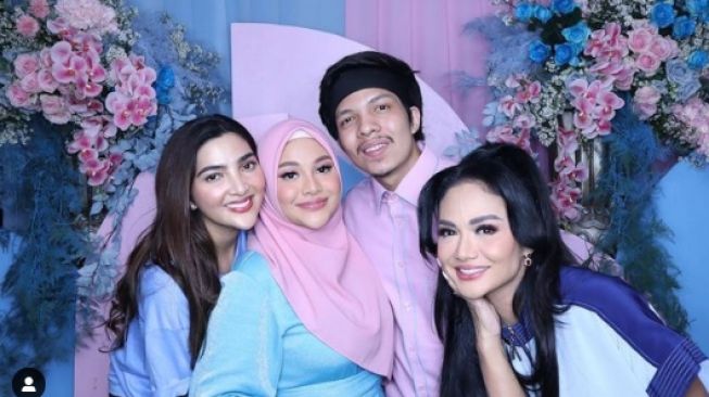 Potret akur Aurel, Krisdayanti, dan Ashanty. [Instagram]