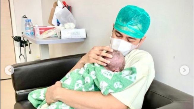 Foto perdana Raffi Ahmad dan anak kedua [Instagram/@raffinagita1717]