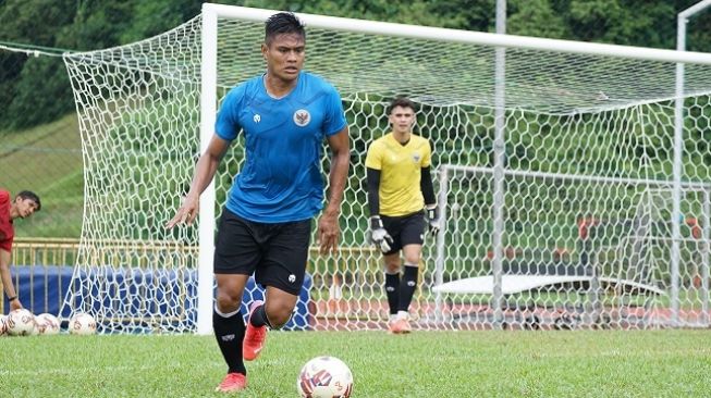 Bek Timnas Indonesia, Fachruddin Aryanto saat sedang berlatih (dok. PSSI)