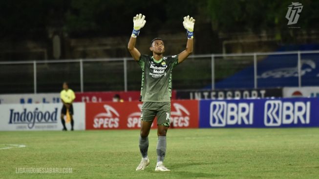 Kiper Persib Bandung Teja Paku Alam. [Foto: Liga Indonesia Baru]