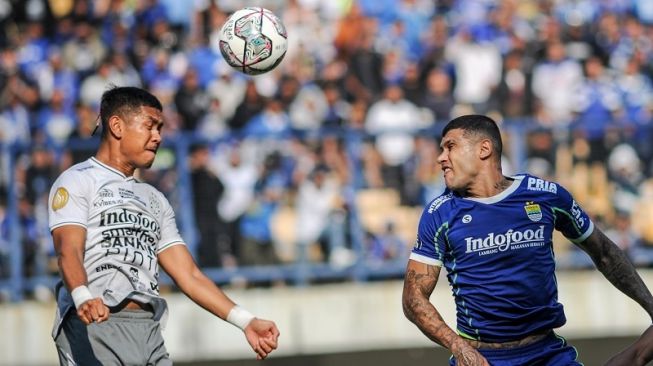 Suasana laga BRI Liga 1 antara Persib Bandung vs Bali United di Stadion GBLA, Bandung, Selasa (23/8/2022) sore. [ANTARA FOTO/Raisan Al Farisi]