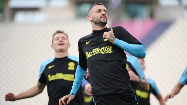 Gelandang Inter Milan, Marcelo Brozovic melakoni sesi latihan jelang laga final Liga Champions kontra Manchester City di Ataturk Olympic Stadium di Istanbul, Turki. [FRANCK FIFE / AFP]