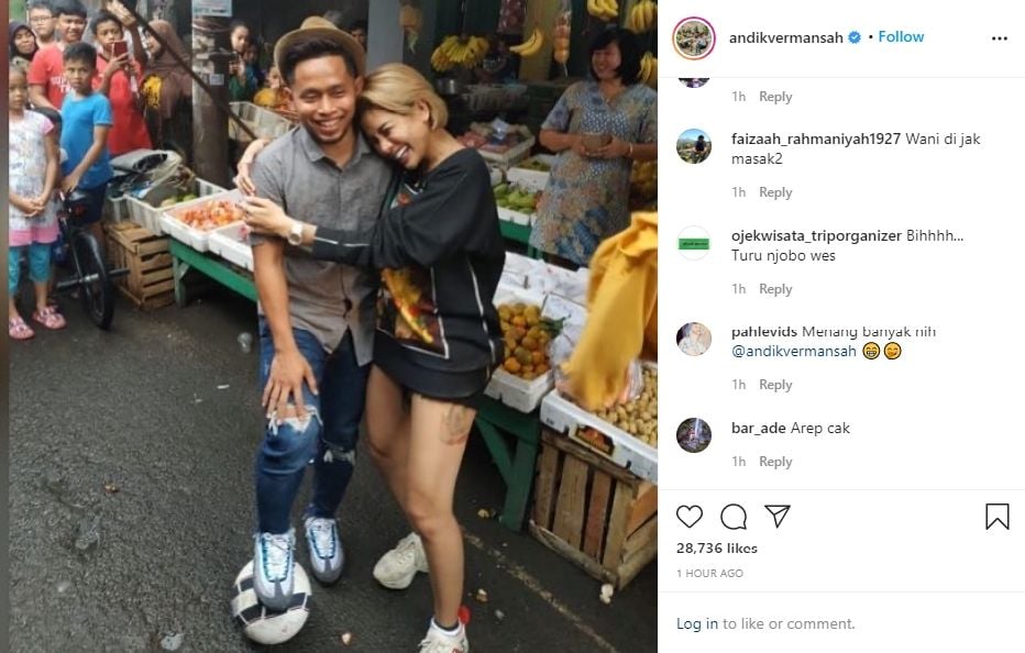 Andik Vermansah pamer foto dipeluk Nikita Mirzani. (Instagram/andikvermansah)