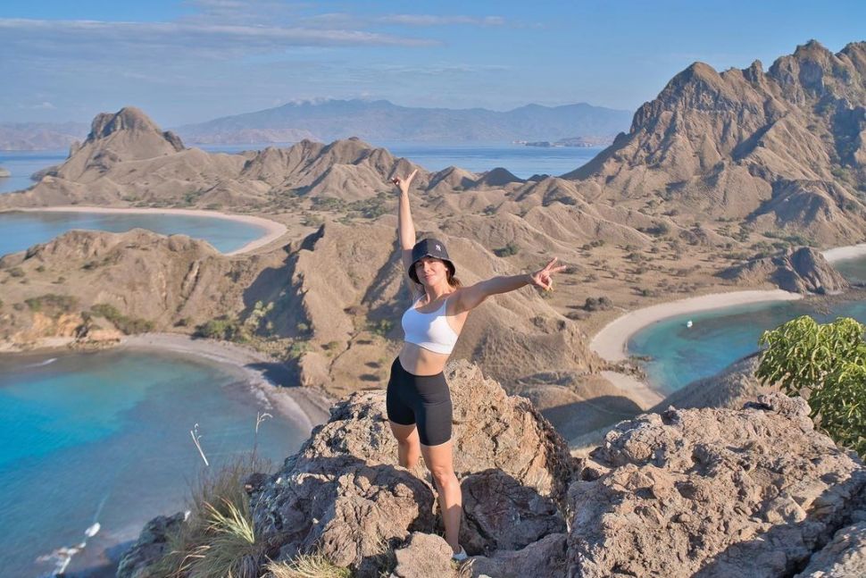 Gaya liburan Wulan Guritno di Labuan Bajo. (Instagram/komodoluxury)