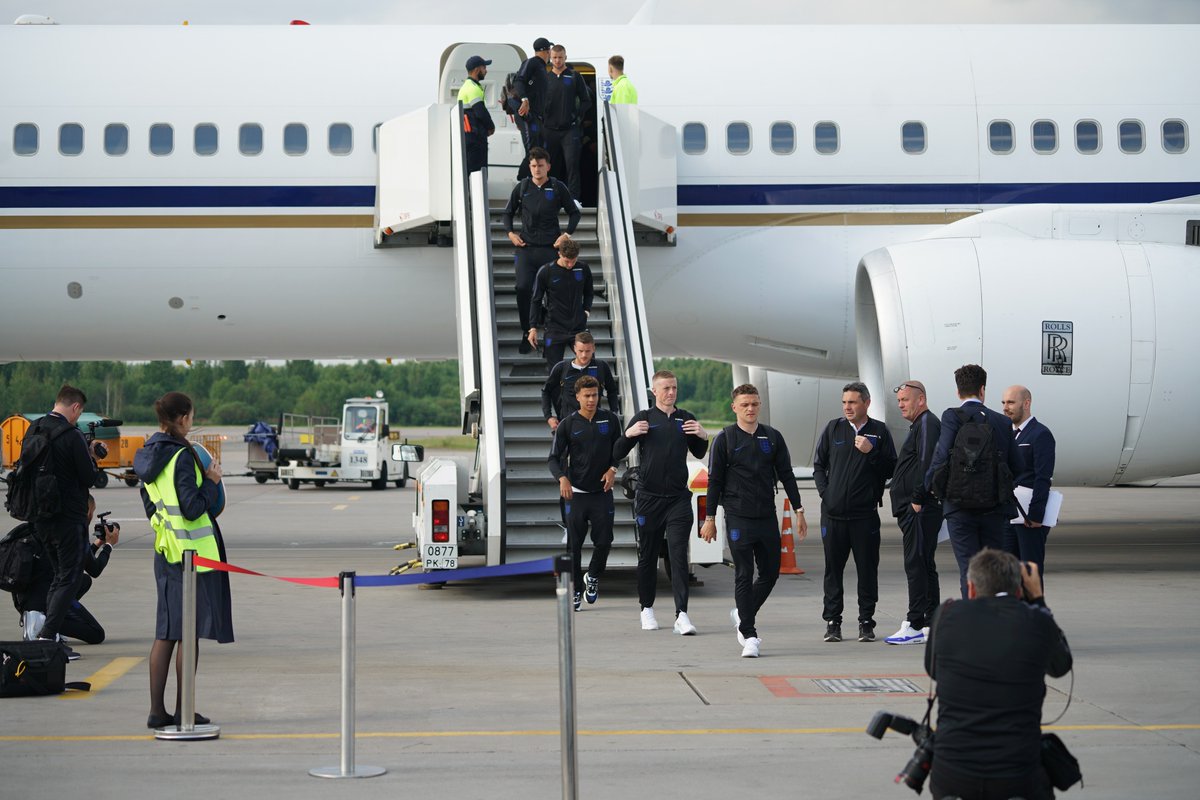 GALERI FOTO - Timnas Inggris Tiba di Rusia, Selamat Datang! - 2