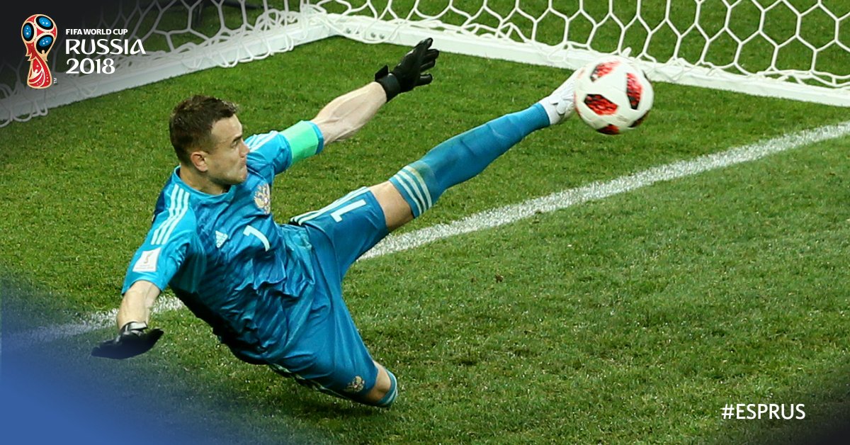 Kiper Rusia, Igor Akinfeev. (Sumber: Twitter/@FIFAWorldcup).